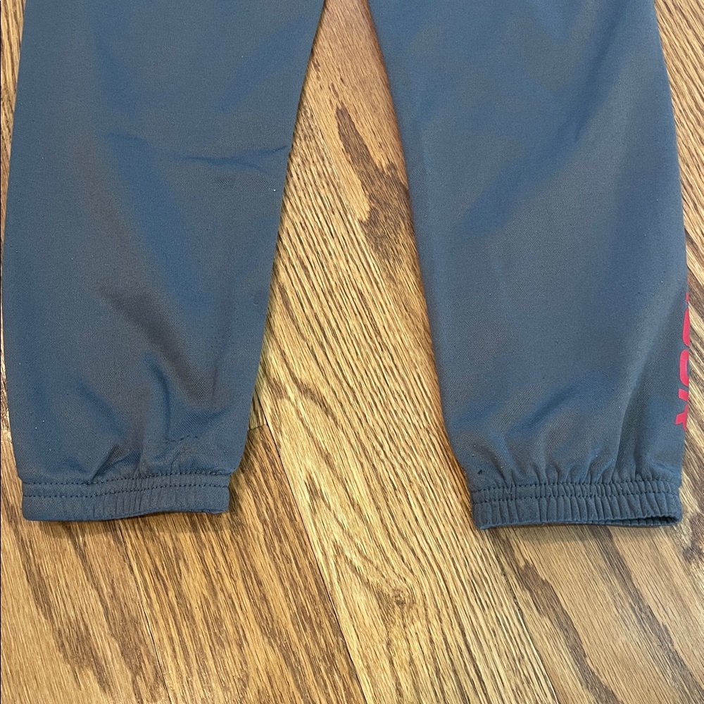 Boy’s Under Armour Matching Sweatsuit. Size 5. Excellent to Like New Condition. - Picture 12 of 13